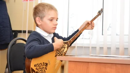 Под Астраханью для детской школы искусств закупили музыкальные инструменты