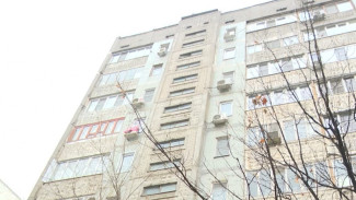 Жители дома по улице Боевая в Астрахани возмущены платежами за услуги ЖКХ