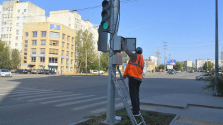 В Астрахани на пересечении улиц Куликова и Бориса Алексеева запустили светофоры