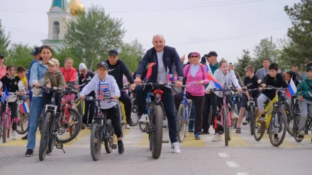 350 приволжан стали участниками первомайского велопарада в Астраханской области