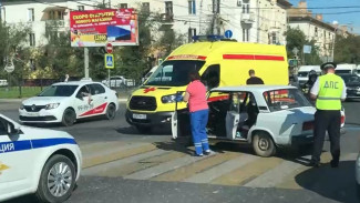 В Астрахани в ДТП на перекрестке в Жилгородке пострадала автоледи