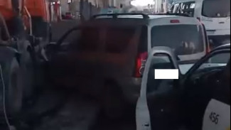 В Астрахани под Новым мостом “Лада Ларгус” жёстко въехала в ограждение