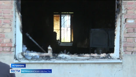 В Астрахани расселенное общежитие уже больше года является источником многих проблем