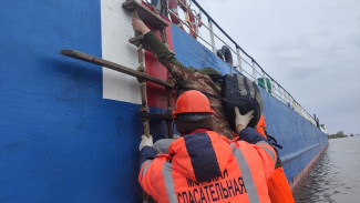 В Астраханской области экстренно эвакуировали моряка с танкера