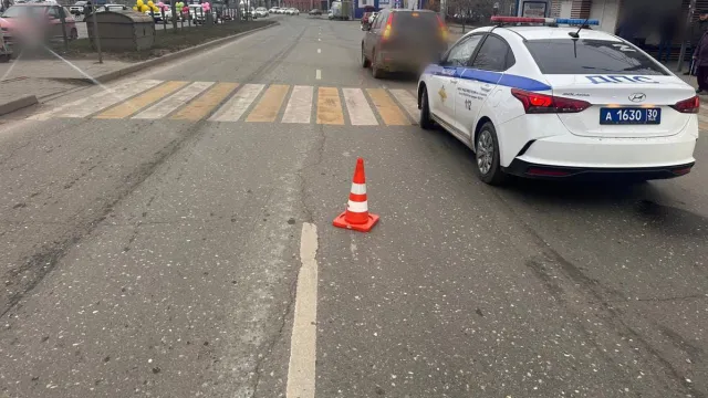 В Астрахани сбили женщину, переходившую дорогу на красный сигнал светофора