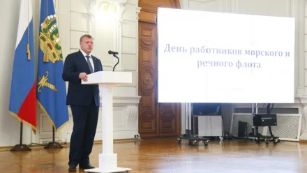 Игорь Бабушкин вручил награды работникам морского и речного флота
