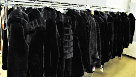 В торговых центрах Астрахани продавали немаркированные меховые изделия