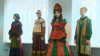 Театр моды астраханского колледжа профтехнологий провёл показ восточных костюмов