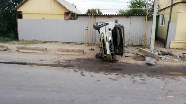 В Астраханской области автоледи наехала на столб