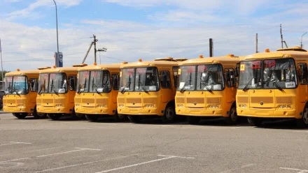 В Астраханской области обновили автопарки школ и больниц
