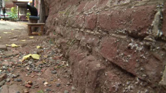 В Ахтубинске инвалида переселили из аварийного дома после вмешательства прокуратуры