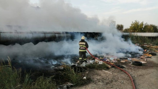 В Советском районе Астрахани горела изоляция теплотрассы
