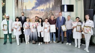 В военном госпитале в Астрахани чествовали медиков