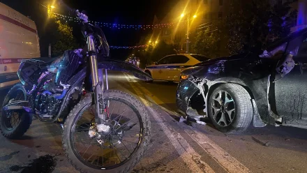 Подростки на мотоцикле попали в ДТП в центре Астрахани