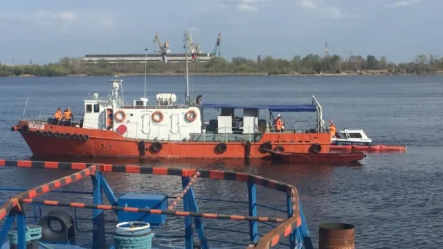 В Астрахани выявлено загрязнение акватории Волги на площади 300 кв. метров