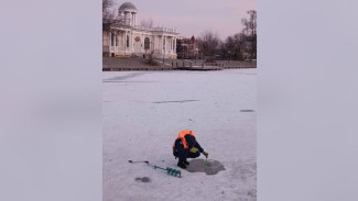 В Астрахани спасатели напоминают о крайней опасности выхода на лёд