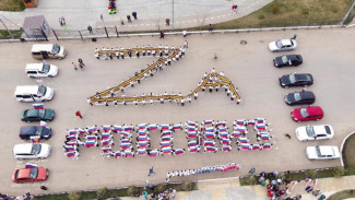 Под Астраханью школьники устроили флешмоб в поддержку российских военных