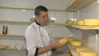 Астраханец производит сыр ручной работы по европейским стандартам