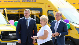 В Астраханской области детские соцучреждения получили новые автобусы