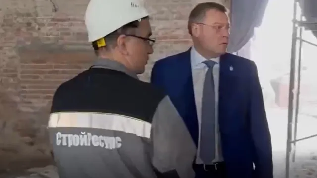 Игорь Бабушкин проверил ход реконструкции кинотеатра "Октябрь" в Астрахани