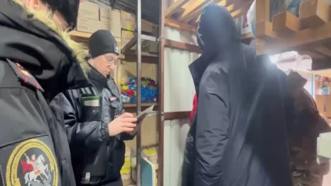 Астраханские силовики на одном из популярных рынков искали граждан, не вставших на воинский учет