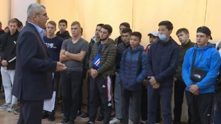 В Астрахани для юношей проводят курсы подготовки к службе в армии 