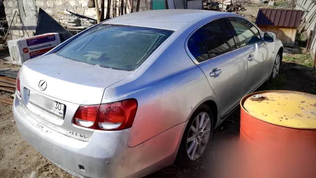 Астраханский пристав притворился клиентом и арестовал Lexus должника-автослесаря