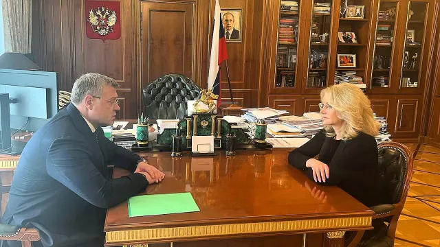 Глава Астраханской области обсудил с вице-премьером вопросы поддержки участников СВО