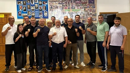 Астраханской спортшколе передали уникальные записи поединков чемпиона мира по боксу