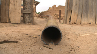 В астраханском посёлке Стрелецкое грузовик снёс газовую трубу