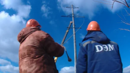 В Икрянинском районе продолжают восстанавливать линии электропередач