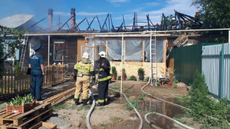 В Астрахани в жилом доме ликвидировали пожар площадью 150 кв. м