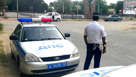 В Астраханской области задержали пьяную 17-летнюю девушку за рулём авто