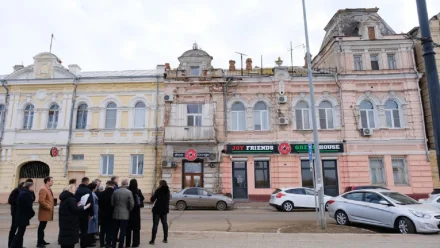 В Астрахани создадут программу по ремонту фасадов зданий на «Косе»
