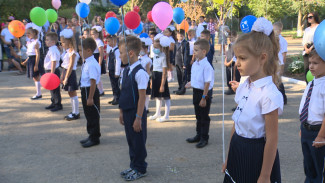 В Астрахани прошли торжественные линейки для первоклассников 