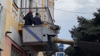 В Астрахани ликвидируют последствия обрушения части балкона здания УМВД