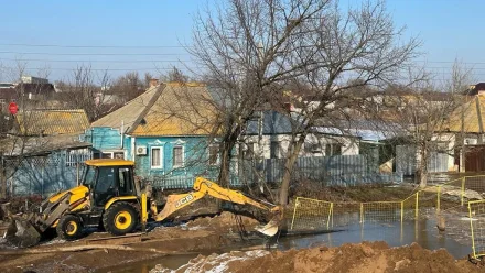 Два микрорайона в Астрахани остались без холодной воды из-за коммунальной аварии