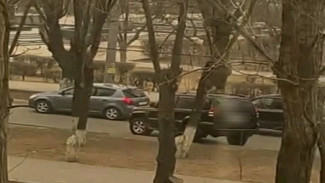 В Астрахани оштрафовали водителя за объезд пробки по тротуару