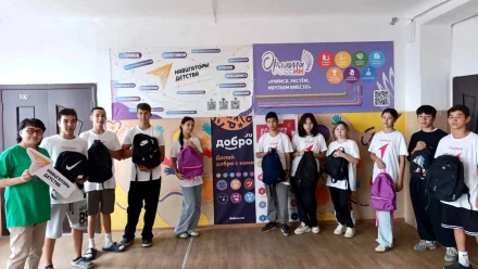 Астраханские школьники передали рюкзаки в зону СВО