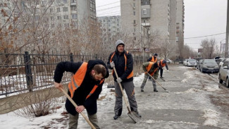 В Астрахани коммунальщики откачали с улиц 430 кубометров талых вод