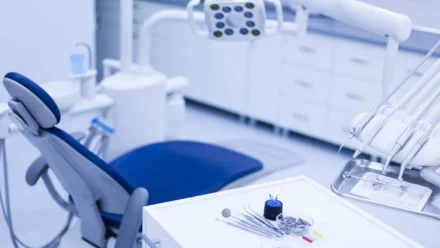 В Астрахани несколько аптек и стоматологий нарушали законодательство