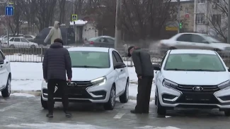 Астраханцы получили специально оборудованные автомобили