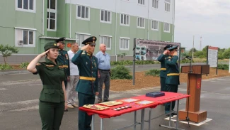 Астраханским бойцам СВО вручили награды