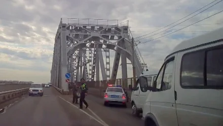 В Астрахани полицейские помогли роженице преодолеть пробку