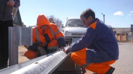 В Астрахани на мосту через ерик Коньга обновят дорожное ограждение 