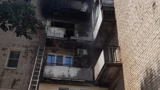 В Советском районе Астрахани при пожаре в многоэтажке пострадали двое детей