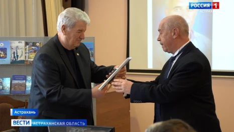 В Астрахани презентовали книгу поэта Абдулы Абдурахманова 