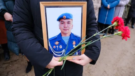 Под Астраханью простились с военным, погибшим в ходе спецоперации на Украине 