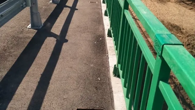 В Астрахани украли ливнеприёмные решётки на Милицейском мосту