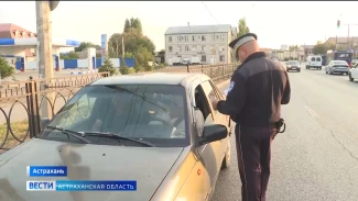 Инспекторы ГИБДД проверили правильно ли установлены детские удерживающие устройства в автомобилях астраханцев